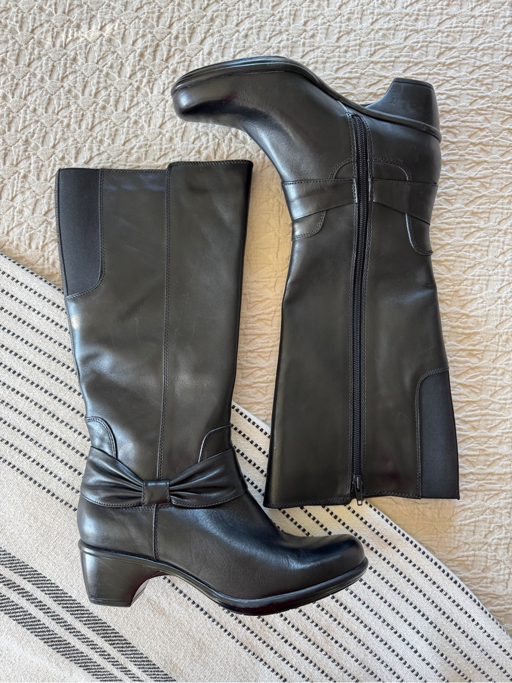 Clarks Black Knee-High Leather Heeled Boots with Bow Accent, Size 8.5